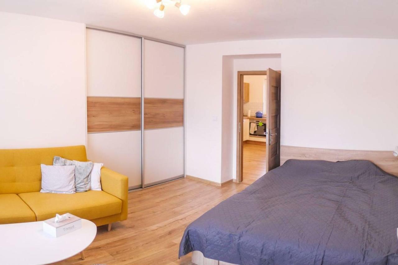 2 Bedroom Flat In The Heart Of Ліптовський Мікулаш Екстер'єр фото
