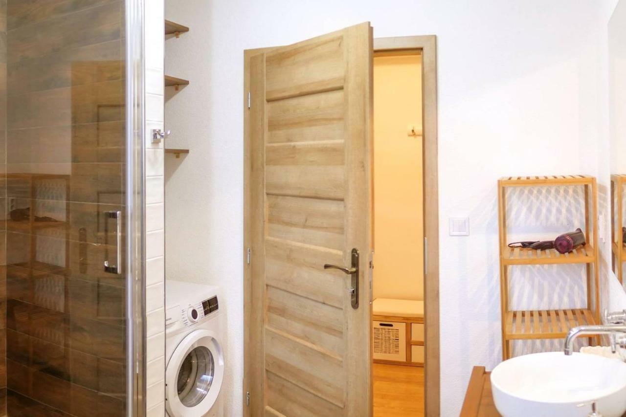 2 Bedroom Flat In The Heart Of Ліптовський Мікулаш Екстер'єр фото